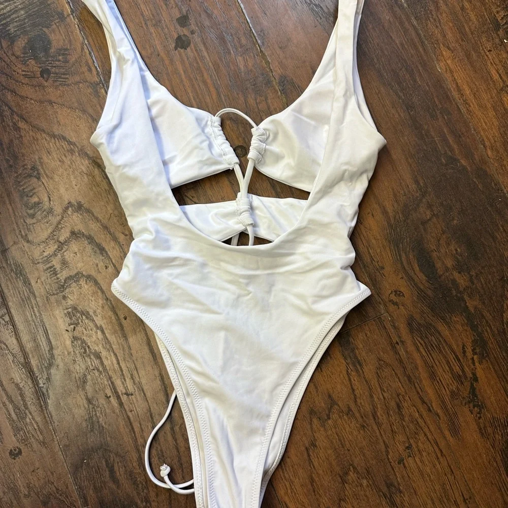 N/A stylish white